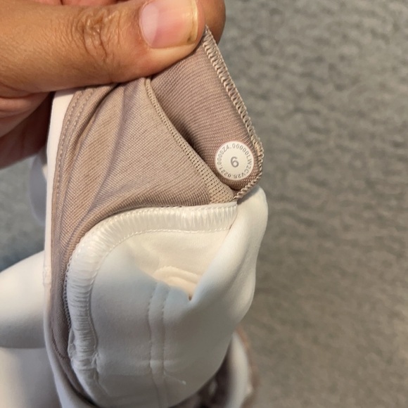 Lululemon Wunder Train Bra *Medium Support, C/D Cup White size 6 - Picture 5 of 5